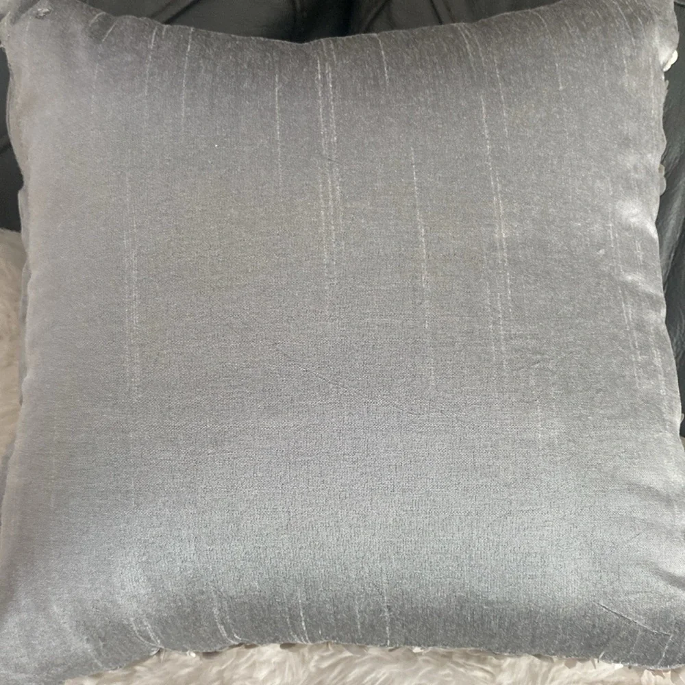 Decorative pillow with sequins 11/11 in